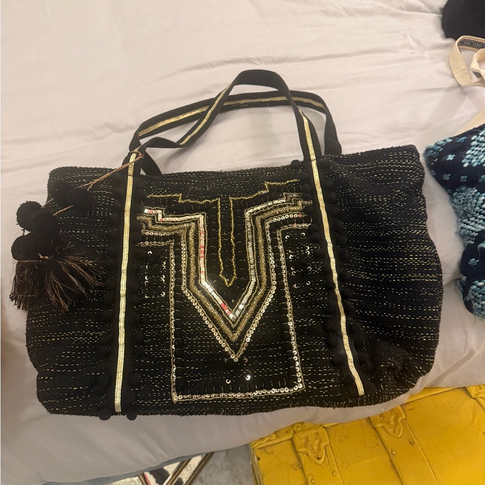 America & beyond black beach tote. EUC, no flaws